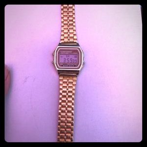 SIMILAR to the 80's Casio